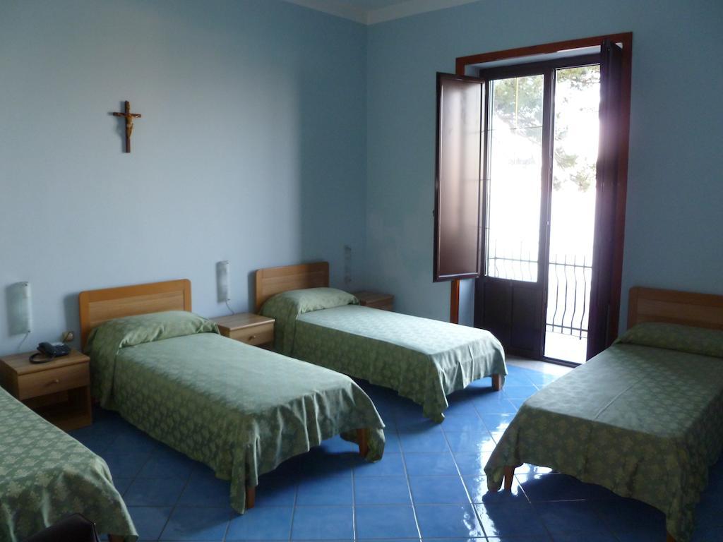 Ancelle Sorrento - Casa D'Accoglienza Otel Castellammare di Stabia Oda fotoğraf