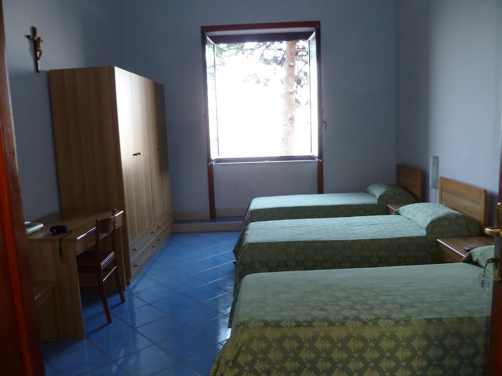 Ancelle Sorrento - Casa D'Accoglienza Otel Castellammare di Stabia Oda fotoğraf